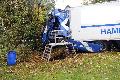 Lkw prallt in Neitersen gegen Baum: Fahrer aus F�hrerhaus befreit