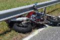 Schwerer Verkehrsunfall, Motorradfahrerin schwer verletzt