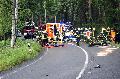 Rettungshubschrauber im Einsatz: Fahrer bei Unfall im Auto eingeklemmt