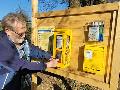 Von Kaugummi zu Bl�tenpracht: Der Bienenfutterautomat am Wiedwanderweg