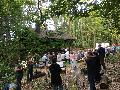 60 Menschen halten unter Bäumen inne: Ökumenischen Waldandacht bei Ransbach-Baumbach gut besucht