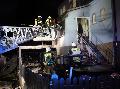 Fahrzeugbrand neben Familienhaus in Derschen  Feuerwehr verhindert Schlimmeres
