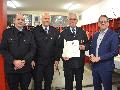 Jens Behrmann: Silbernes Feuerwehr-Ehrenzeichen bei Dienstversammlung der VG Selters