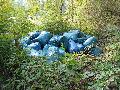 Illegale Müllentsorgung im Westerwaldkreis: Knapp 70 Säcke Bauabfälle in der Natur