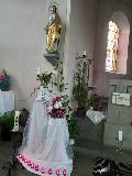 Herrlicher Blumenschmuck zum Rosenkranzmonat in Sankt Petrus in Ketten in Hellenhahn-Schellenberg