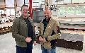 Einblick in Produktionsabläufe: Martin Diedenhof besucht Kasbacher Holzfachmarkt