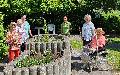 Renneroder Senioren bepflanzen Hochbeet mithilfe der Sparkasse Westerwald-Sieg