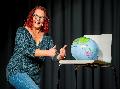 Anny Hartmann bringt ihr Programm "Klima-Ballerina" nach Neuwied