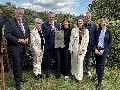 Familie Victor an der Nisterm�hle mit Konrad-Adenauer-Plakette geehrt