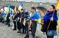 Solidarit�tsaktion an der Balduinbr�cke in Koblenz: Menschenkette f�r die Ukraine