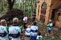Tour gegen das Vergessen: Radsportler besichtigen bedrückende Mahnmale aus der NS‑Zeit