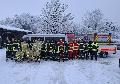 Gemeinsame Rettungs�bung auf dem Eis: DLRG und Feuerwehr trainieren am Elkenrother Weiher