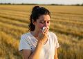 Heuschnupfen und Pollenallergie: Erste Hilfe aus Apotheke und Natur