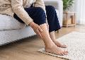 Braune Flecken an den Beinen: Altersflecken oder Schlimmeres?