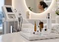 Glattere Haut ohne Skalpell: Was Sie �ber Faltenbehandlungen mit Hyaluron, Botox und Laser wissen sollten