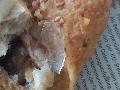 Glassplitter im Croissant: präparierte Köder für Tiere ausgelegt