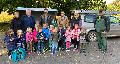 Ortsgemeinde Pracht bergibt Apfelsaft an die Kindergartenkinder