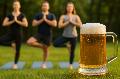 Bier-Yoga im Haus Felsenkeller: Bewegung trifft Genuss