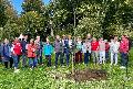 Präses pflanzt Baum der Hoffnung in Rengsdorf