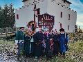 Wanderteilnehmer in Rotenhain erffneten an der Burg die Grillsaison