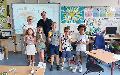 Schulkinder basteln mit der Sparkasse Westerwald-Sieg Geldbörsen aus Tetra Pack