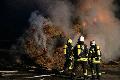 Anhnger mit Stroh gert bei Willmenrod in Brand