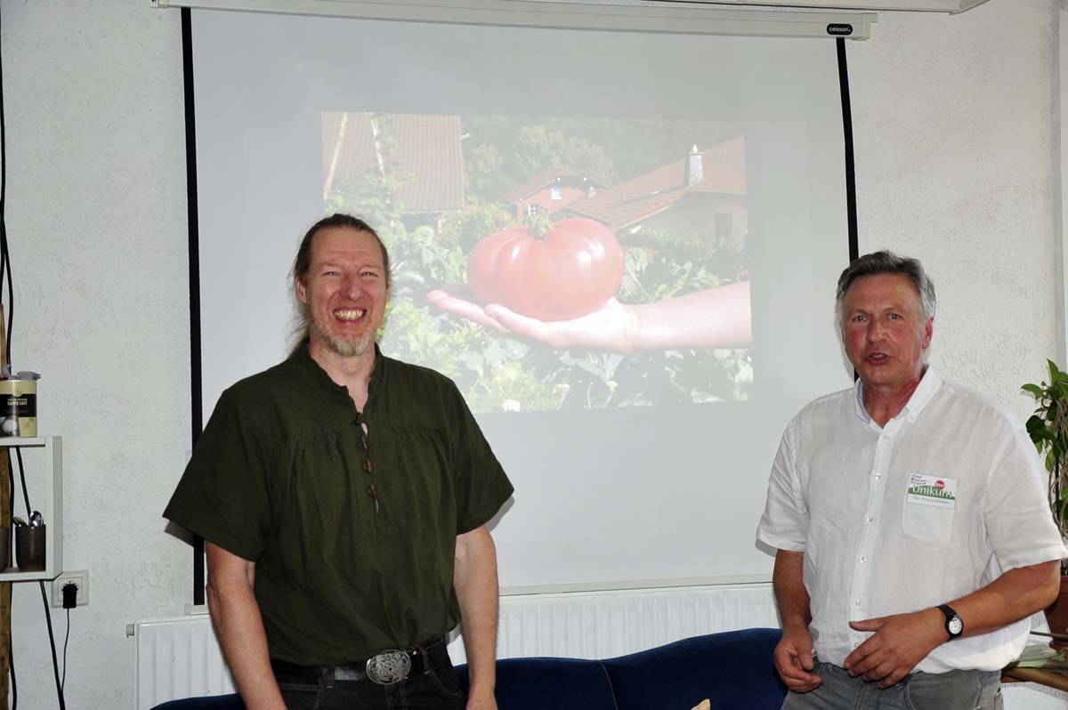 Manfred Durben (li.) und Olaf Riesner-Seifert begrten die Besucher (Bilder: kk)
