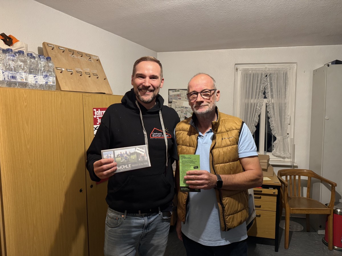 Tombolagewinner Philipp Buchen und Andreas Brucherseifer-Escher (Foto: Julia Bender)