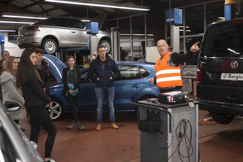 Pannenkurs beim Autohaus Bergisch brachte neue Erkenntnisse