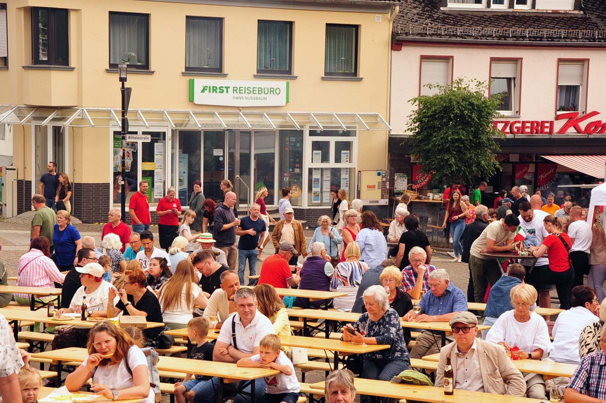Der Schlossplatz war einer der Anziehungspunkte (Fotos: kk)