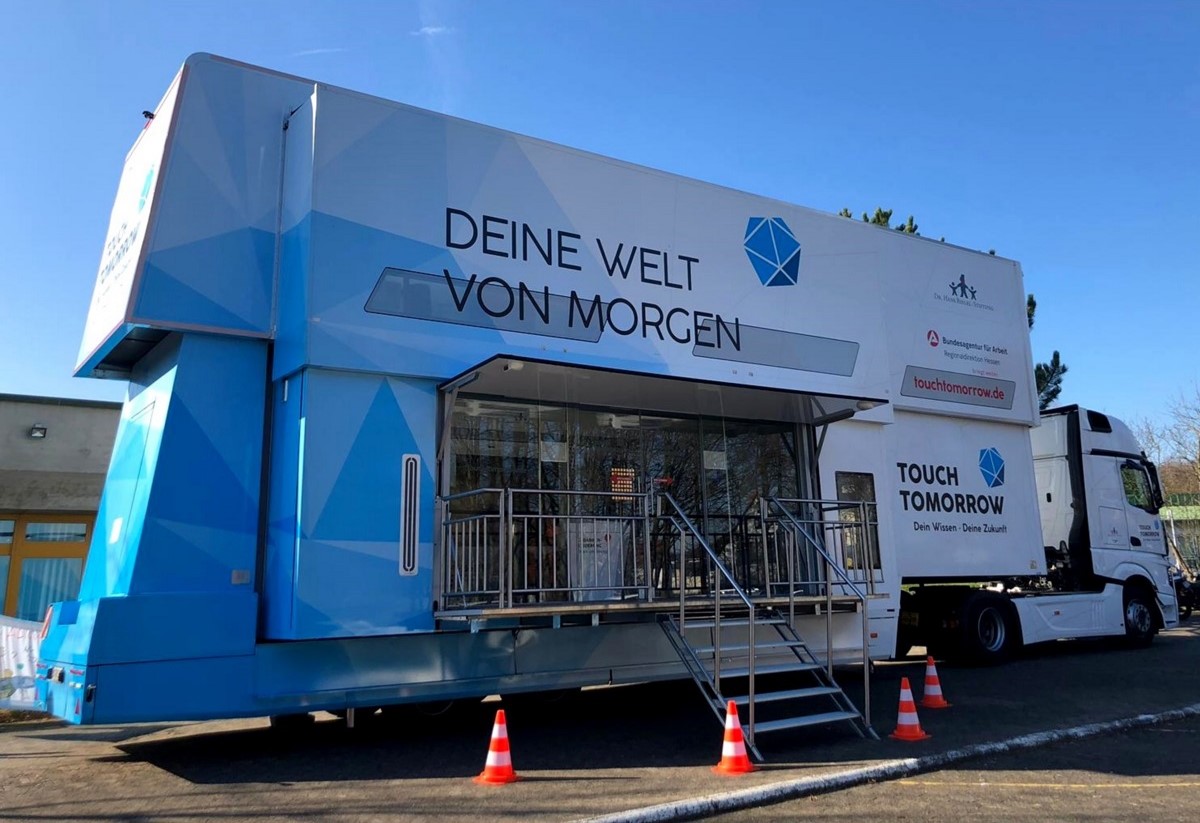 Der "TouchTomorrow-Truck" macht mit bei "Tren auf mit der Maus" in Neuwied