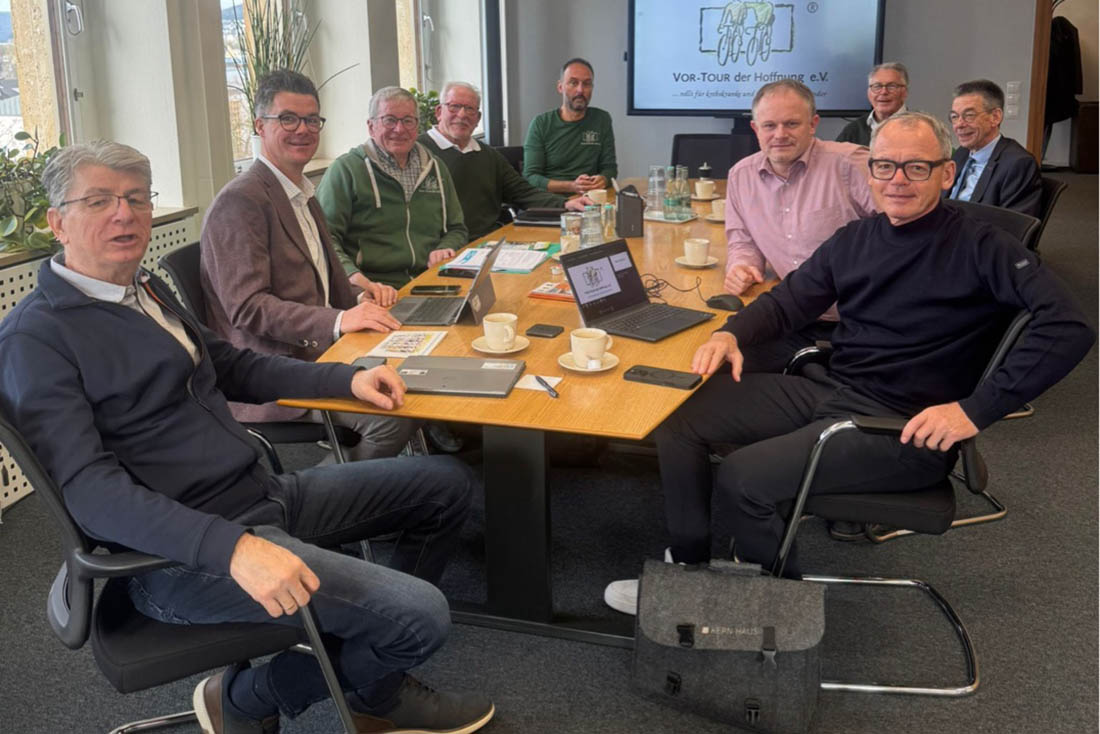 Die VOR-Tour macht am 26. Juli in Engers Station. Zur Planung des Stopps trafen sich jetzt Vorstand, ehrenamtliche Vor-Ort-�K�mmerer� und Neuwieder Stadtspitze im Rathaus. Foto: Stadtverwaltung Neuwied / Katharina Wertgen