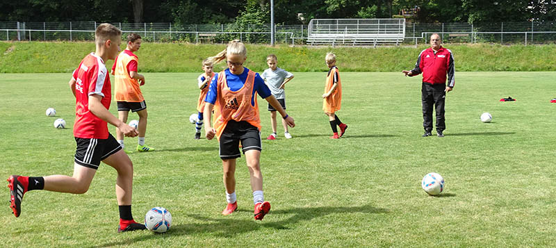 Spielfreude am Fuball pur  das Fufall-Ferien-Camp des Fuballkreises Westerwald/Sieg. Archivfoto: Willi Simon 