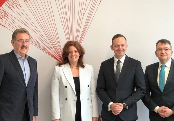 Tauschten sich in Wissen aus: (von links) Handelsverbands-Prsident Josef Sanktjohanser, MdB Sandra Weeser, Wirtschaftsminister Volker Wissing und der Hauptgeschftsfhrer des Handelsverbands Rheinland-Pfalz, Thomas Scherer. (Foto: privat) 