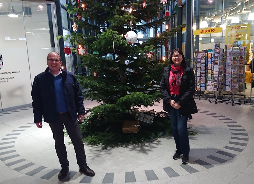 Weihnachtsbaum in Wissen trotz Corona geschmckt