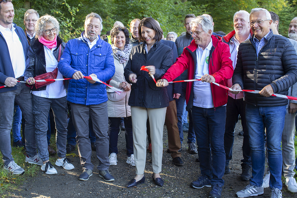 Der kleine Wller "Vitalparcours" ist durch die Ministerin Schmitt erffnet worden. Fotos: Helmi Tischler-Venter und Wolfgang Tischler