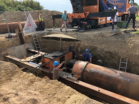 Aktuell sind bereits rund 2,5 km der neuen Rohrleitung mit 60 cm Durchmesser verbaut worden. (Foto: Aggerverband) 