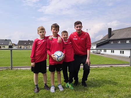 U12-Faustballer des VfL Kirchen siegreich