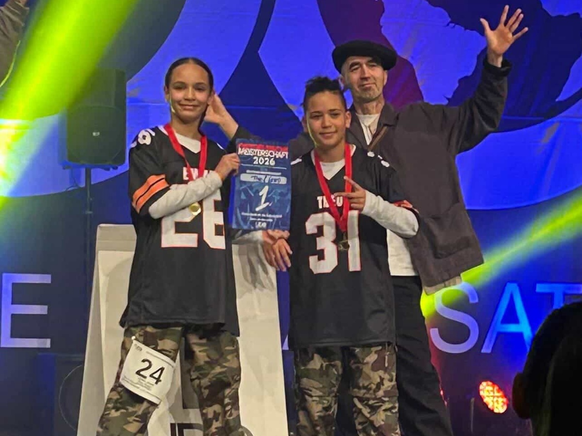 Emma und Theo Pinger bei der Siegerehrung (Foto: Verein)