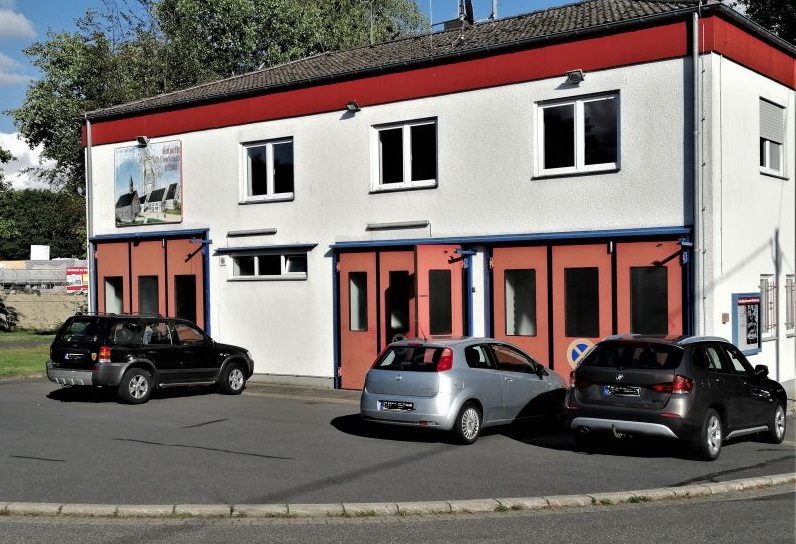 Bald wird das Feuerwehrhaus in Weyerbusch vorbergehend nicht Wehrleute, sondern Bauarbeiter beherbergen. (Foto: hak)