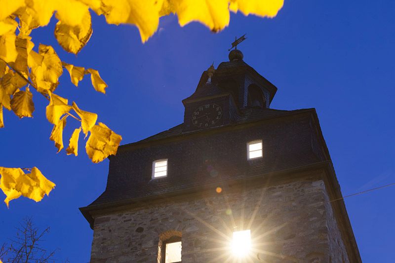 Im mittelalterlichen Uhrturm der Stadt Dierdorf waren einst Hexen eingekerkert und warteten auf ihren Prozess. Foto: Wolfgang Tischler.