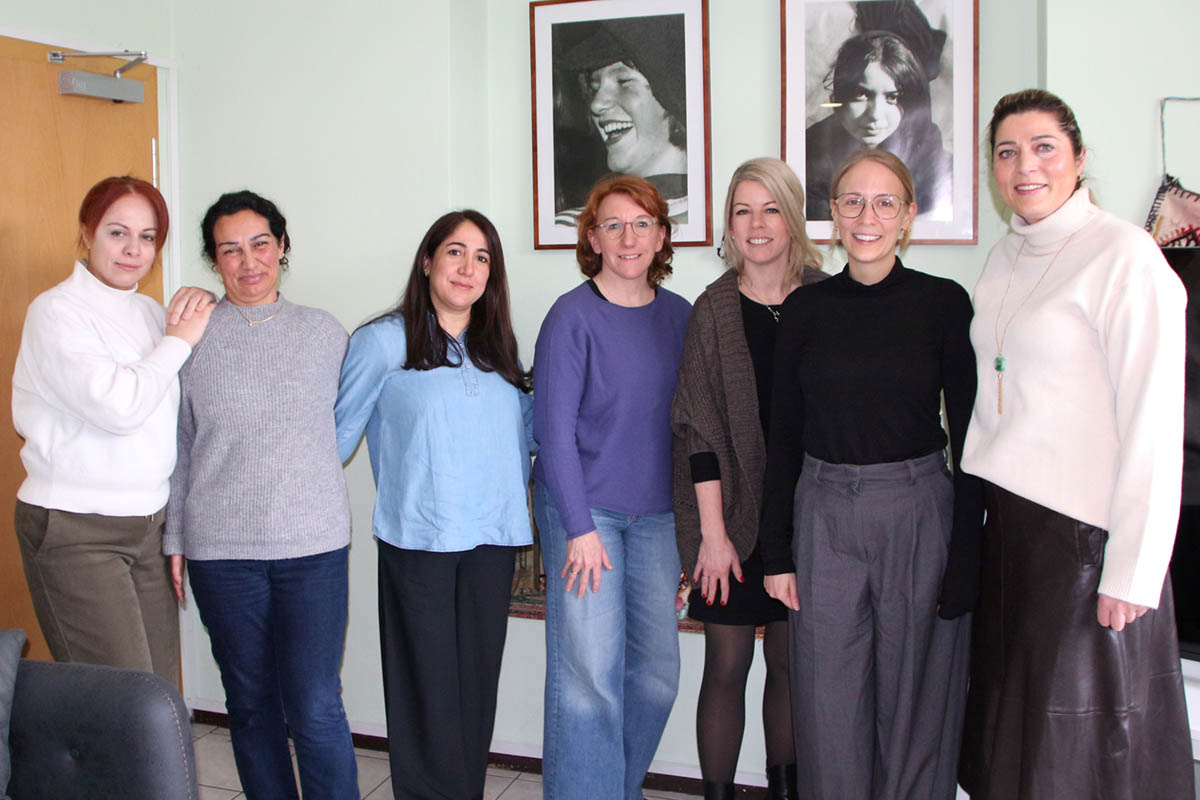 Von links nach rechts: Secil Dogan, Tania Hassan, H�lya Erdogan, Susanne M�ller, Lana Horstmann, Franziska Jostmeier und  Violeta Jasiqi. Foto: Christina S�nksen