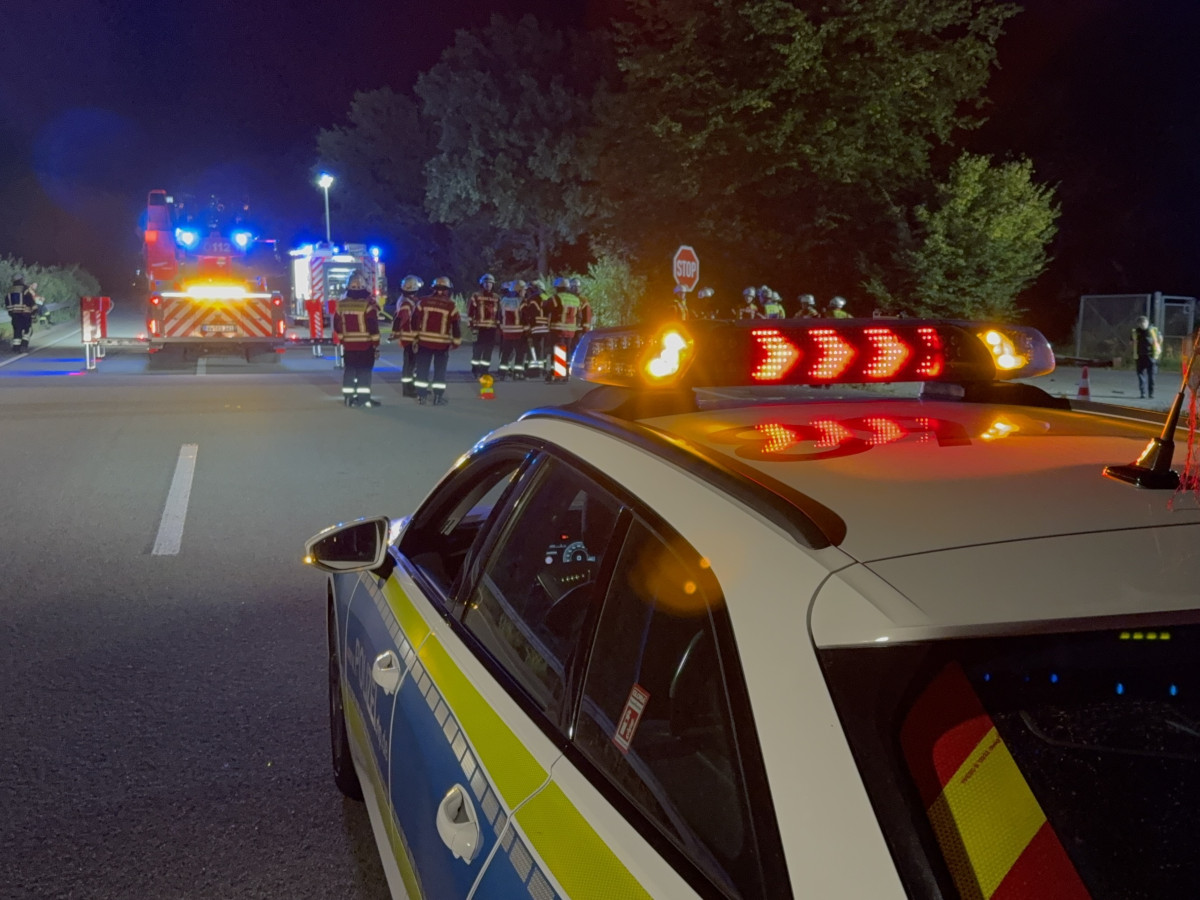 Auto berschlgt sich auf der A 48 bei Ransbach-Baumbach: Zwei Verletzte