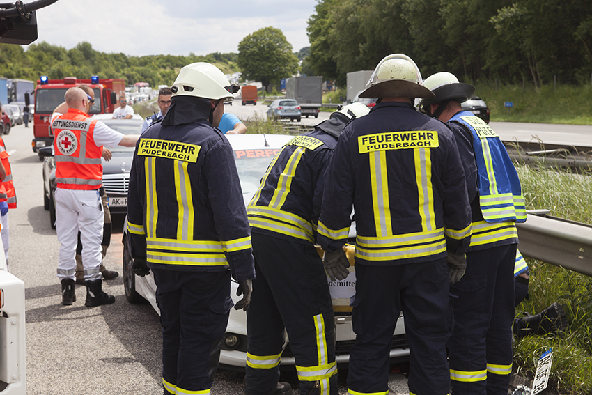 Auffahrunfall am Stauende  drei Personen auf A 3 verletzt