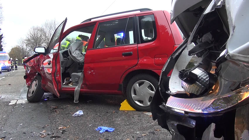 Schwerer Verkehrsunfall bei Oberelbert mit drei Fahrzeugen