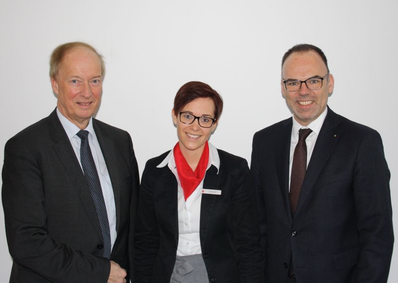 Freuten sich ber ein gelungenes Unternehmerfrhstck: v.l.n.r: Prof. Dr. Christoph Graf von Bernstorff (Rechtsanwalt und Mitglied der ICC), Nicole Gro (Leiterin Internationales Geschft der Sparkasse) und Andreas Grg (Vorstandsmitglied der Sparkasse). Foto: Sparkasse