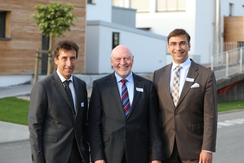 Die Akteure des Unternehmergesprächs (v.l.) Gastgeber Dr. Martin Koch, Bürgermeister Edmund Schaaf und Referent Sven Gábor Jánszky.