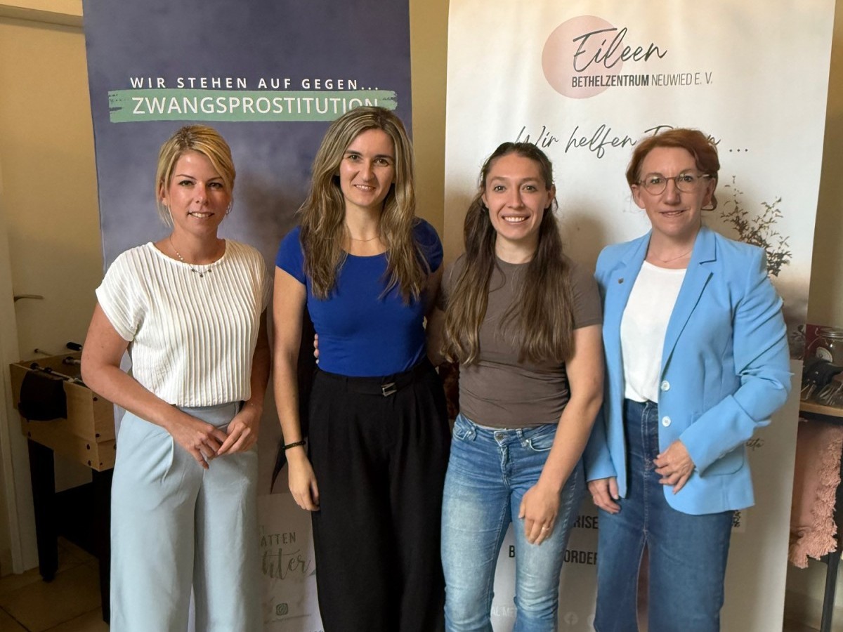 Lana Horstmann und Susanne Mller besuchen Beratungsstellen in Neuwied. Von links: Lana Horstmann, Bettina Kneisler (Projekt Schattentchter), Jasmin Metzker (Haus Eileen) und Susanne Mller (Foto: Lana Horstmann)