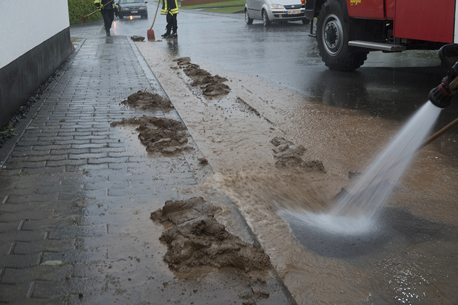 Erste Gewitter des Jahres fordern Feuerwehreinstze