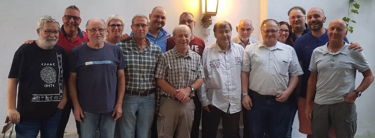 Ein Groteil des VCN-Organisationsteams traf sich am zurckliegenden Mittwochabend im Restaurant Pfeffermhle in Neuwied. (v.l.) Jrg Linnig, Uwe Lederer, Rainer Gratwohl, Iris Henning, Wolfgang Becker, Marcus Trambow, Raimund Lepki, Ralf Bender, Markus Heck, Achim Schuhmann, Ulrich Dittscheidt, Jenny Kraus, Martin Monzen, Marco Cicoria und Dieter Hubois. (Foto: Privat).